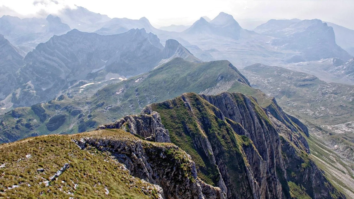 How to Paint Cabinets